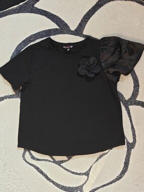 Women Black Floral Accent Tee with Puff Sleeve